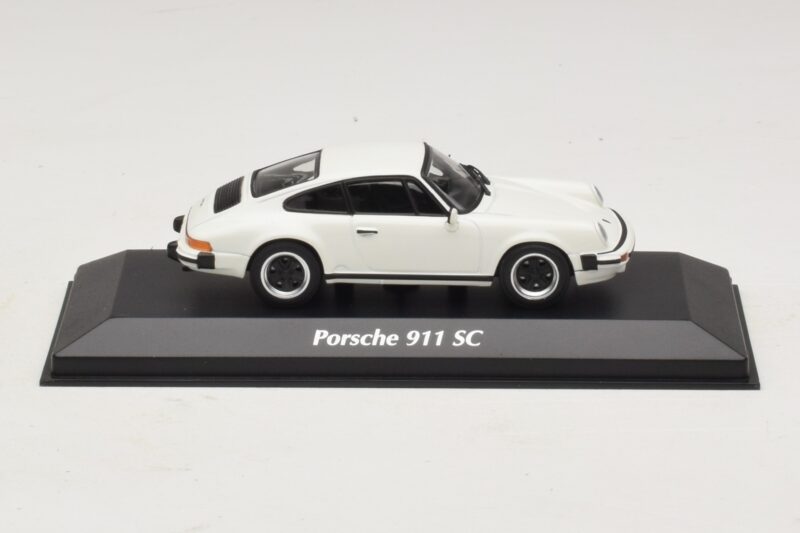Porsche 911 SC Weiss Maxichamps 1:43 Porsche 911 SC Weiss Maxichamps 1:43 940062020 Metall