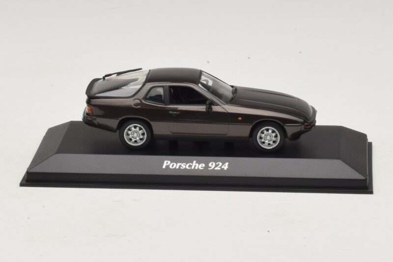 Porsche 924 Braun Metallic Maxichamps 1:43 940062121 Metall
