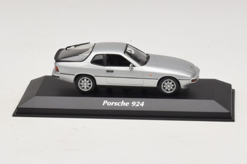 Porsche 924 Silber Maxichamps 1:43 940062120 Metall