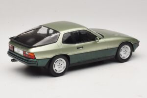 Porsche 924 Turbo Hellgrün & Dunkelgrün MCG 1:18 MCG18660 Metall – Bild 2 von 6
