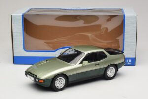 Porsche 924 Turbo Hellgrün & Dunkelgrün MCG 1:18 MCG18660 Metall – Bild 6 von 6