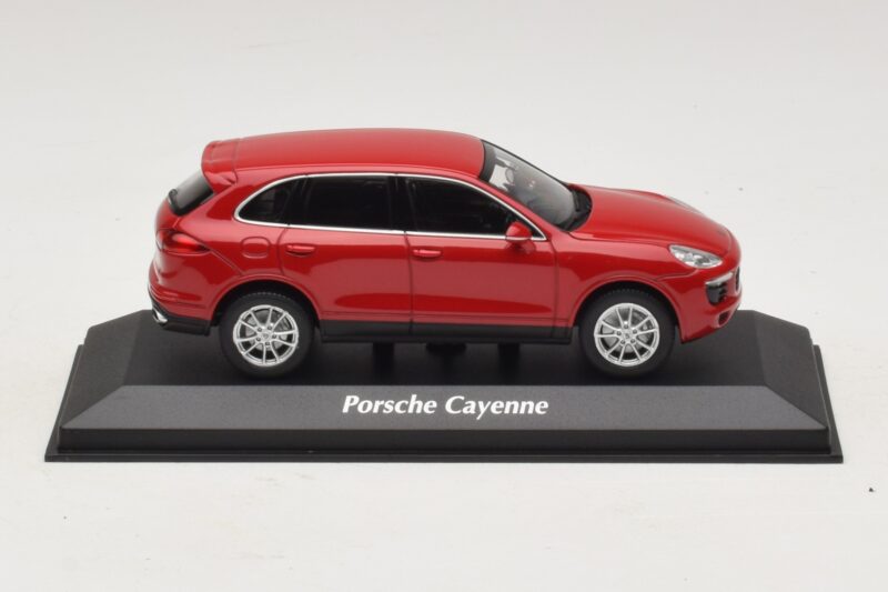 Porsche Cayenne 958 Rot Maxichamps 1:43 Porsche Cayenne 958 Rot Maxichamps 1:43 940063200 Metall