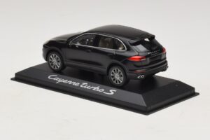 Porsche Cayenne 958 Turbo S Schwarz Minichamps 1:43 WAP0200220E Metall – Bild 3 von 5