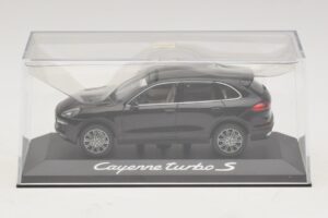 Porsche Cayenne 958 Turbo S Schwarz Minichamps 1:43 WAP0200220E Metall – Bild 4 von 5
