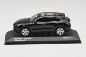 Porsche Cayenne Schwarz Metallic Minichamps 1:43 410066301 Metall