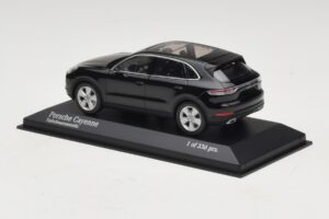 Porsche Cayenne Schwarz Metallic Minichamps 1:43 410066301 Metall – Bild 3 von 5