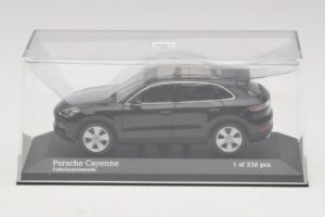 Porsche Cayenne Schwarz Metallic Minichamps 1:43 410066301 Metall – Bild 4 von 5