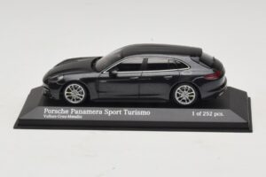 Porsche Panamera 971 4 E-Hybrid Sport Turismo Grau Minichamps 1:43 410066112 Metall