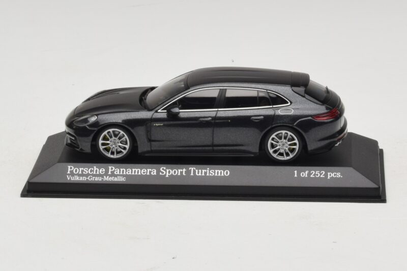 Porsche Panamera 971 4 E-Hybrid Sport Turismo Grau Minichamps 1:43 410066112 Metall
