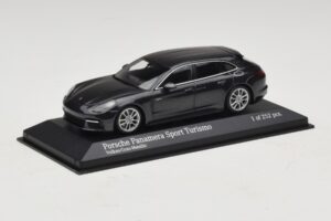 Porsche Panamera 971 4 E-Hybrid Sport Turismo Grau Minichamps 1:43 410066112 Metall – Bild 2 von 5