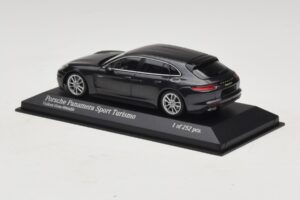 Porsche Panamera 971 4 E-Hybrid Sport Turismo Grau Minichamps 1:43 410066112 Metall – Bild 3 von 5