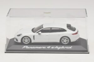 Porsche Panamera 971 4 E-Hybrid Weiss Minichamps 1:43 WAP0207620H Metall – Bild 4 von 5