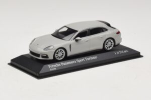 Porsche Panamera 971 Sport Turismo 4E-Hybrid Grau Minichamps 1:43 410066114 Metall – Bild 2 von 5
