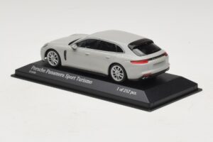 Porsche Panamera 971 Sport Turismo 4E-Hybrid Grau Minichamps 1:43 410066114 Metall – Bild 3 von 5