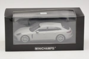 Porsche Panamera 971 Sport Turismo 4E-Hybrid Grau Minichamps 1:43 410066114 Metall – Bild 5 von 5