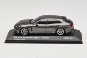 Porsche Panamera 971 Sport Turismo 4S Grau Minichamps 1:43 410066111 Metall