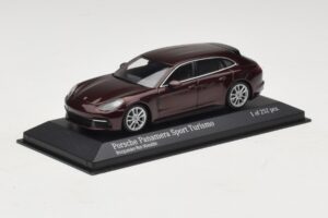 Porsche Panamera 971 Sport Turismo 4S Rot Minichamps 1:43 410066110 Metall – Bild 2 von 5