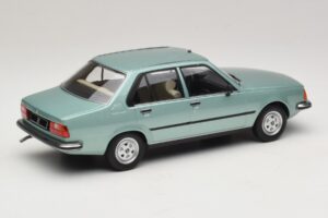 Renault 18 Hellgrün MCG 1:18 MCG18596 Metall – Bild 2 von 6