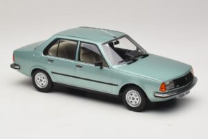 Renault 18 Hellgrün MCG 1:18 MCG18596 Metall – Bild 4 von 6