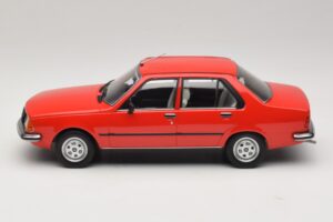 Renault 18 Rot MCG 1:18 MCG18595 Metall – Bild 3 von 6