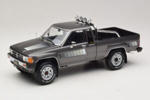 Toyota Hilux N50 Xtra Cab 4x4 Grau Metallic KK-Scale 1:18 KKDC181563 Metall
