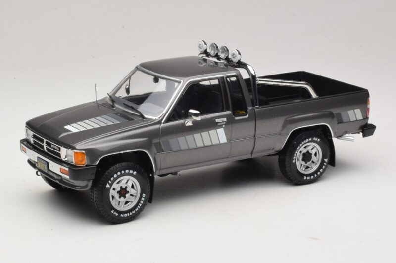 Toyota Hilux N50 Xtra Cab 4x4 Grau Metallic KK-Scale 1:18 KKDC181563 Metall