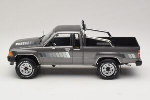 Toyota Hilux N50 Xtra Cab 4x4 Grau Metallic KK-Scale 1:18 KKDC181563 Metall – Bild 3 von 6
