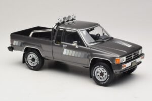 Toyota Hilux N50 Xtra Cab 4x4 Grau Metallic KK-Scale 1:18 KKDC181563 Metall – Bild 4 von 6
