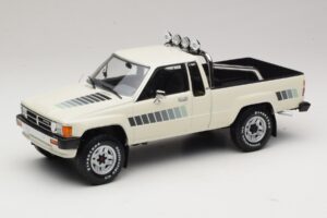 Toyota Hilux N50 Xtra Cab 4x4 Weiss KK-Scale 1:18 KKDC181564 Metall