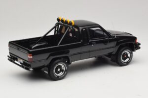 Toyota Hilux N60 SR5 Back to the Future II Hochglanz Schwarz Otto 1:18 OT481 Resin – Bild 2 von 6