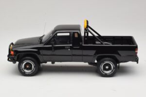 Toyota Hilux N60 SR5 Back to the Future II Hochglanz Schwarz Otto 1:18 OT481 Resin – Bild 3 von 6