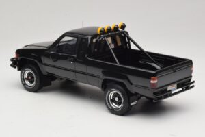 Toyota Hilux N60 SR5 Back to the Future II Hochglanz Schwarz Otto 1:18 OT481 Resin – Bild 5 von 6