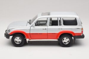 Toyota Land Cruiser J80 Silber Rot Road Legends 1:18 92098 Metall – Bild 4 von 8