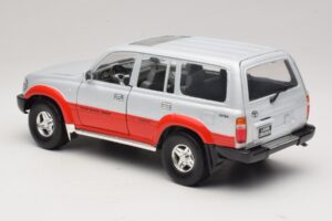 Toyota Land Cruiser J80 Silber Rot Road Legends 1:18 92098 Metall – Bild 7 von 8
