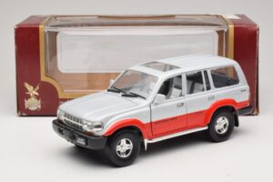 Toyota Land Cruiser J80 Silber Rot Road Legends 1:18 92098 Metall – Bild 8 von 8