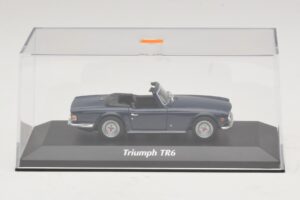 Triumph TR6 Dunkelblau Maxichamps 1:43 940132570 Metall – Bild 4 von 5