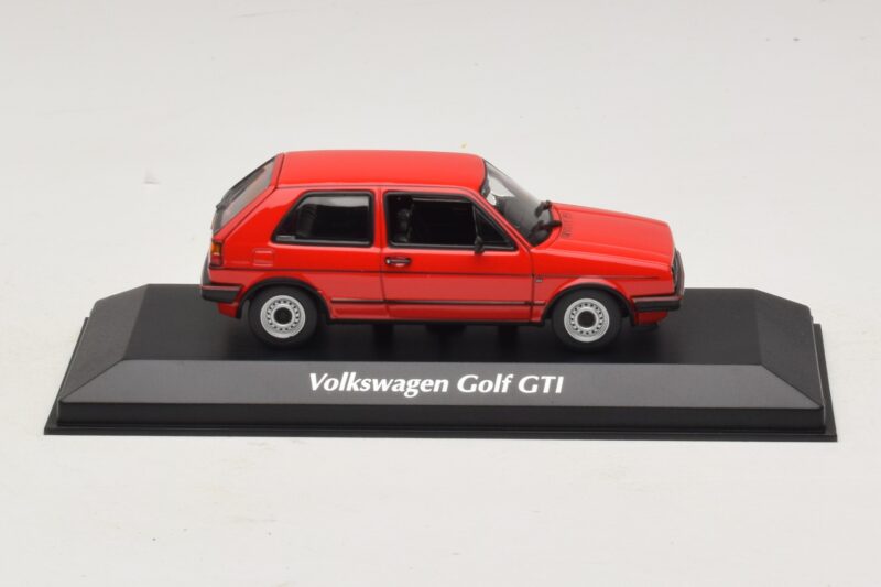 Volkswagen Golf GTI Mk2 Rot Maxichamps 1:43 Volkswagen Golf GTI Mk2 Rot Maxichamps 1:43 940054121 Metall