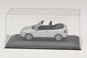 Volkswagen Golf Mk4 Cabriolet Silber Händler-Edition Minichamps 1:43 GOLF004 Metall – Bild 4 von 5