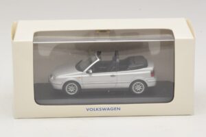 Volkswagen Golf Mk4 Cabriolet Silber Händler-Edition Minichamps 1:43 GOLF004 Metall – Bild 5 von 5