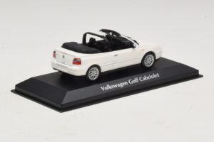 Volkswagen Golf Mk4 Cabriolet Weiss Maxichamps 1:43 940058330 Metall – Bild 2 von 5