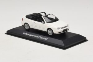 Volkswagen Golf Mk4 Cabriolet Weiss Maxichamps 1:43 940058330 Metall – Bild 3 von 5