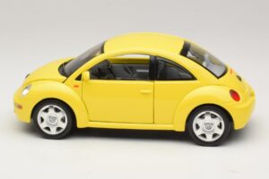 Volkswagen New Beetle A4 Gelb Bburago 1:18 3302 Metall – Bild 4 von 8