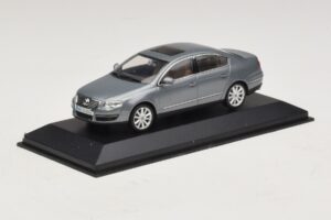 Volkswagen Passat B6 Grau Metallic Minichamps 1:43 PASSAT006 Metall – Bild 2 von 5
