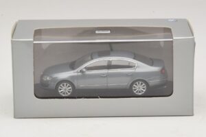 Volkswagen Passat B6 Grau Metallic Minichamps 1:43 PASSAT006 Metall – Bild 5 von 5