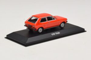 Volkswagen Polo Mk1 Rot Maxichamps 1:43 940050500 Metall – Bild 2 von 5