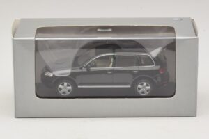 Volkswagen Touareg 7L Schwarz Minichamps 1:43 TOUAREG002 Metall – Bild 5 von 5
