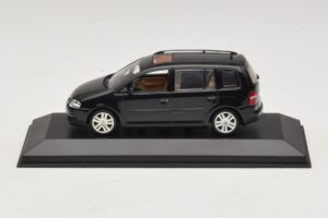 Volkswagen Touran 1T Schwarz Minichamps 1:43 TOURAN005 Metall