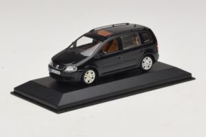 Volkswagen Touran 1T Schwarz Minichamps 1:43 TOURAN005 Metall – Bild 2 von 5