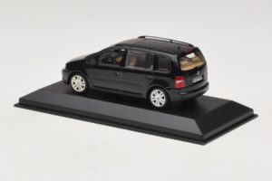 Volkswagen Touran 1T Schwarz Minichamps 1:43 TOURAN005 Metall – Bild 3 von 5