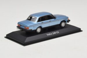 Volvo 240 GL Blue Metallic Maxichamps 1:43 940171400 Metall – Bild 2 von 5
